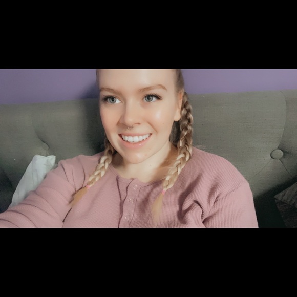 Meet your Posher, Sara - Picture 2 of 2